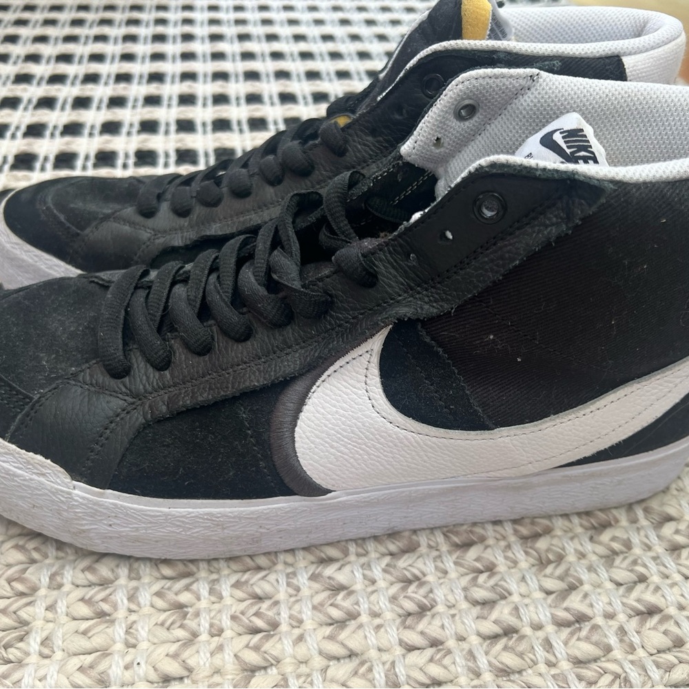NIKE SB ZOOM BLAZER MID PREMIUM PLUS BLACK-WHITE